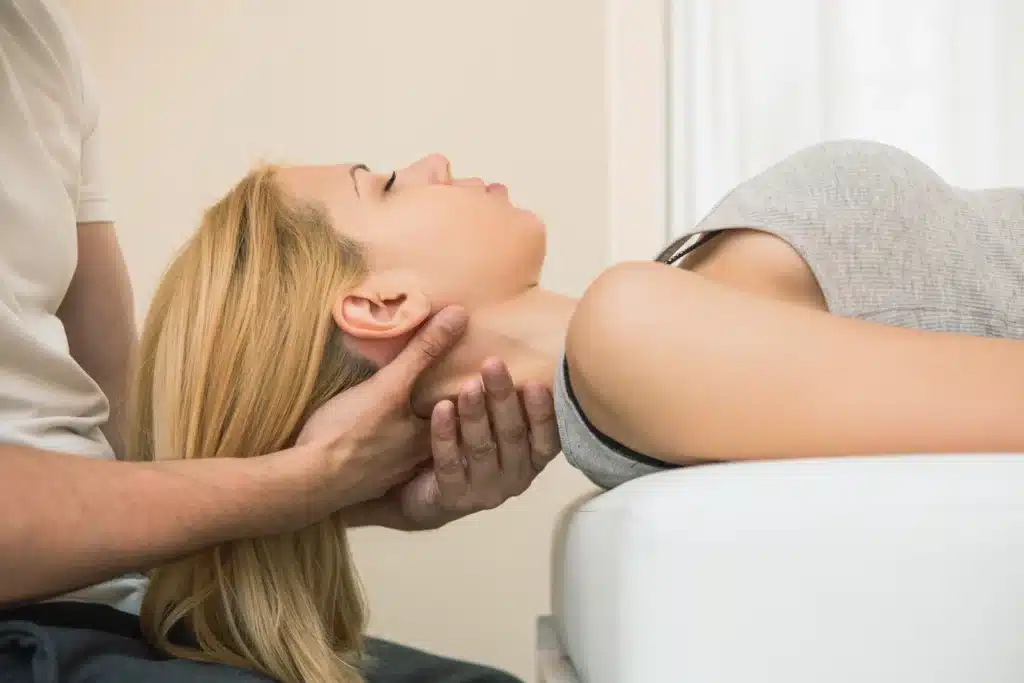 chiropractic treatment for whiplash and injuries